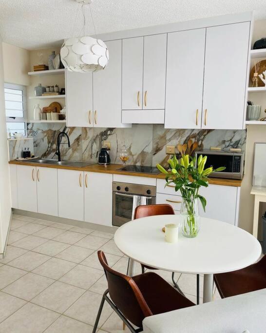 A Zen And Chic Beachfront Apartment Свакопмунд Экстерьер фото
