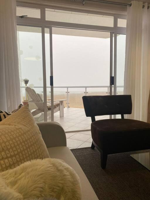 A Zen And Chic Beachfront Apartment Свакопмунд Экстерьер фото